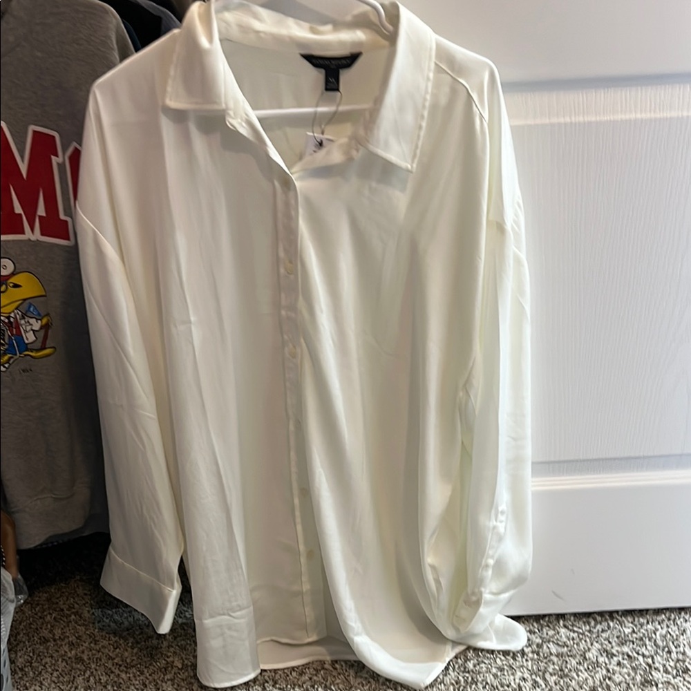 Banana Republic White Button-Up Shirt